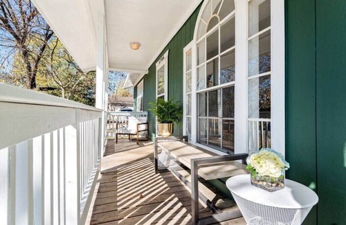 East MLK House | East Side Bungalow/3 BR/Large Backyard