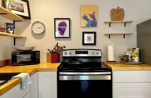 East MLK House | East Side Hideaway. Fun Spring Stay