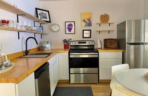 East MLK House | East Side Hideaway. Fun Spring Stay