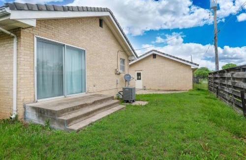 Wichita House | East Side Oasis 3BR 2 BA Coffee 5Min to Town East