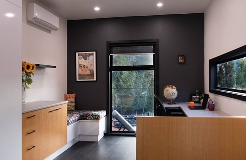 Daylesford House | East St Spa House-2 Bed, 2 bathroom, log fire, spa bath