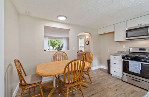 East Syracuse House | East Syracuse - 3 BDRM w/Yard & Parking