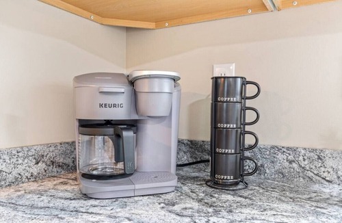 East Syracuse House | East Syracuse - 3 BDRM w/Yard & Parking