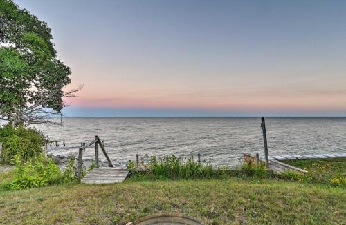 East Tawas House | East Tawas Cabin w/Lake Huron Access & Views