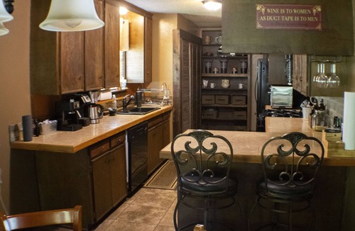 Dogwood House | East Texas 3-bedroom Rustic Home with Hot Tub and Campfires, by the lake