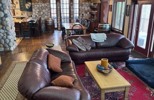 Hawkins House | East Texas Upscale Lake House Sleeps 10 Pet Friendly