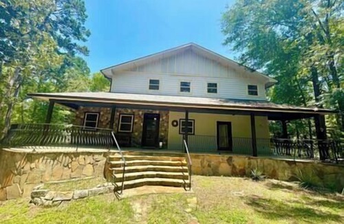Hawkins House | East Texas Upscale Lake House Sleeps 10 Pet Friendly
