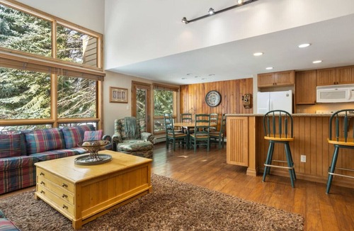 Vail Villa | East Vail Townhome - Close to Racquet Club