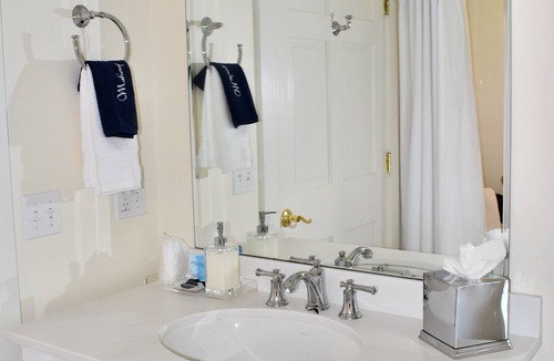 Tenants Harbor Hotel | East Wind Inn