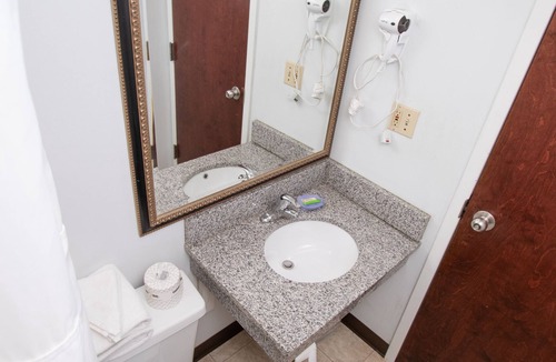 Witmer Hotel | Eastbrook Inn