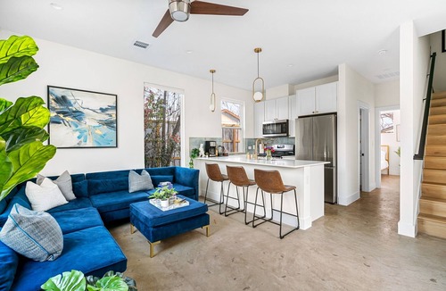 Govalle House | Easter Break · Fire Pit · WiFi + TV· Private Patio