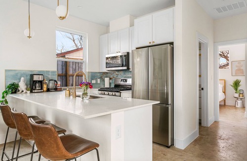 Govalle House | Easter Break · Fire Pit · WiFi + TV· Private Patio