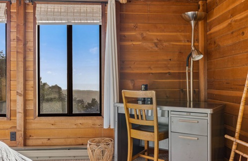 Manchester House | Easter Weekend Special, 20% off! Insider tip Easter egg hunt at the beach!