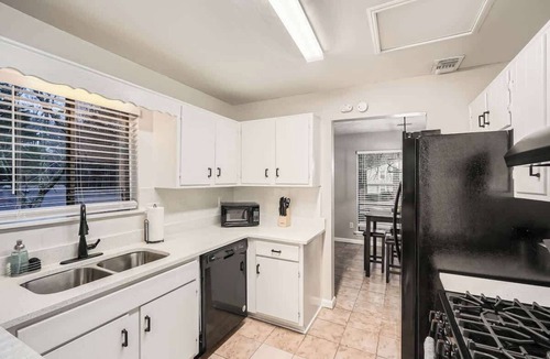 Roswell House | Eastern Roswell Haven