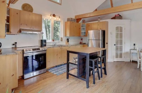 Magog Cottage | Eastern Township's Getaway! Beach + Ski Haven