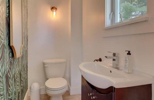 Magog Cottage | Eastern Township's Getaway! Beach + Ski Haven