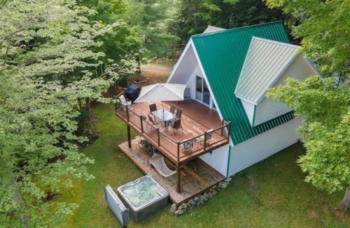 Magog Cottage | Eastern Township's Getaway! Beach + Ski Haven