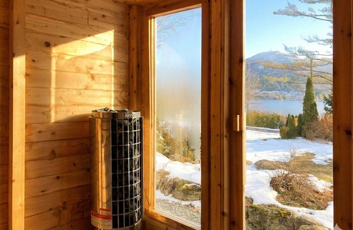 Eastman Villa | Eastern Townships waterfront with in-ground salt spa, sauna, kayaks, paddle boards and wifi