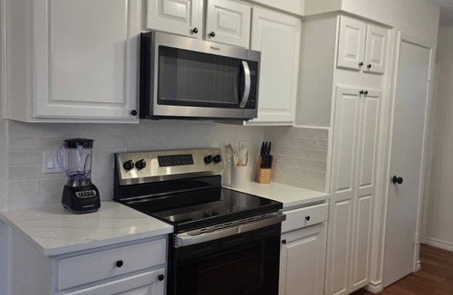 Richardson House | Eastfield Home - Charming 4-bedroom house in Richardson
