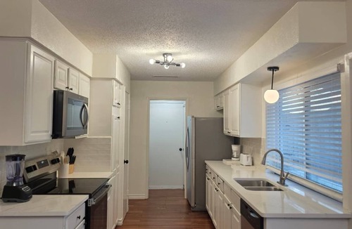 Richardson House | Eastfield Home - Charming 4-bedroom house in Richardson