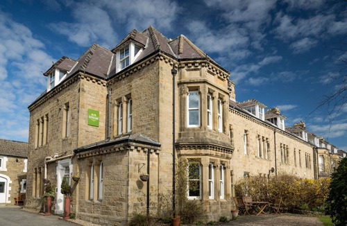 Leyburn House | Eastfield Lodge - Perfect Group accommodation
