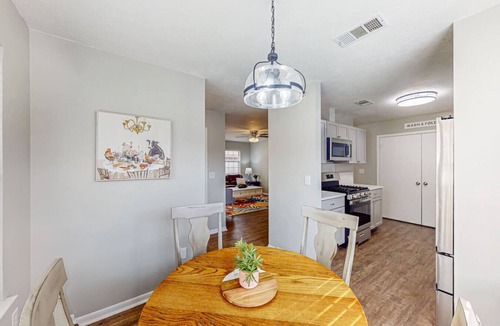College Hills Estates House | Eastgate Gem, Walk to A&M!