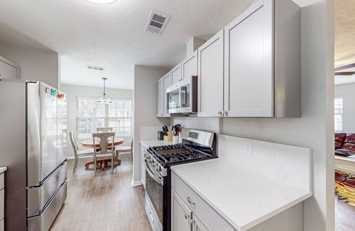 College Hills Estates House | Eastgate Gem, Walk to A&M!