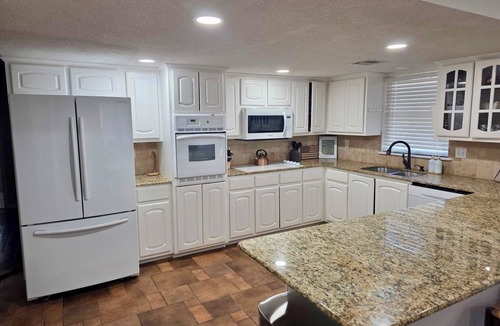 Evening Shade House | Eastlake Hills Retreat w/Fire Pit - Sleeps 8 - 5 Mins to Lake Tenkiller