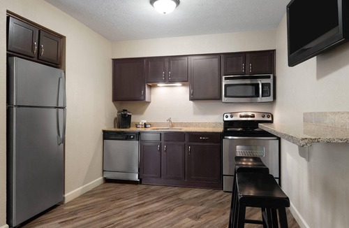 Bloomington Hotel | Eastland Suites Hotel & Conference Ctr, Trademark by Wyndham