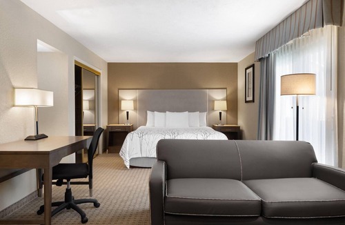 Bloomington Hotel | Eastland Suites Hotel & Conference Ctr, Trademark by Wyndham