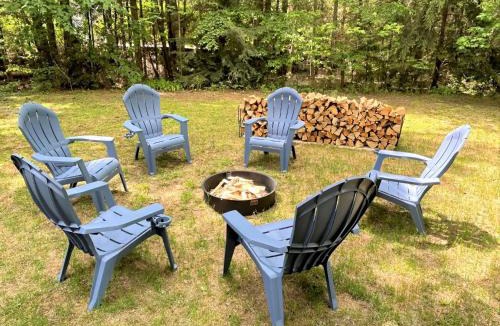 Grantham House | Eastman Home with Hot Tub & 3BR 6 Beds