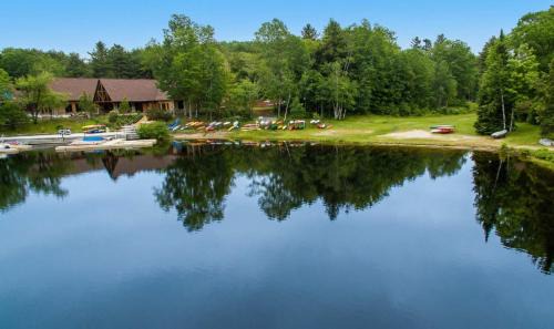 Grantham House | Eastman Home with Hot Tub & 3BR 6 Beds