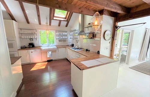 Grantham House | Eastman Home with Hot Tub & 3BR, 6 Beds