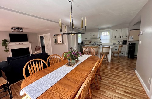 Newport East House | Easton View Retreat