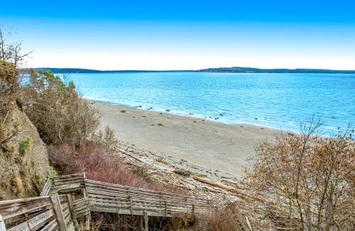 Greenbank House | Eastside Beachside Greenbank Getaway