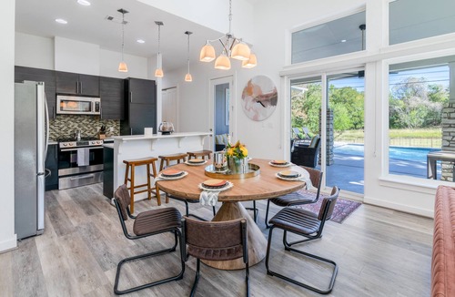 Pleasant Valley House | Eastside Delight l Poolside Paradise l Golf