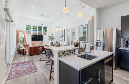 Pleasant Valley House | Eastside Delight l Poolside Paradise l Golf