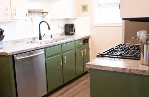 Johnston Terrace Apartment | Eastside duplex. New reno, great for remote working.