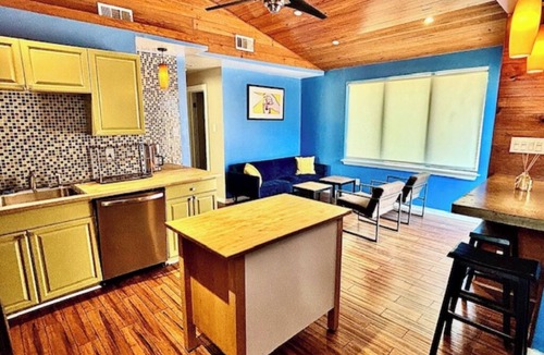Chestnut House | Eastside Oasis - Near Train & Downtown - Fenced Yard