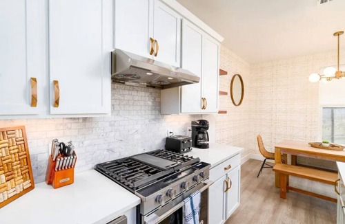 Govalle House | Eastside Oasis *Walk to Bars, Brews & Good Eats*