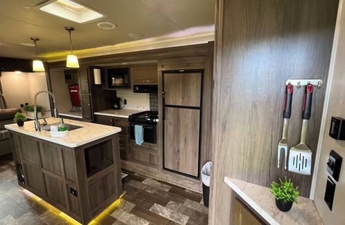 Klamath House | EastToWest Glamping camper - Site #15