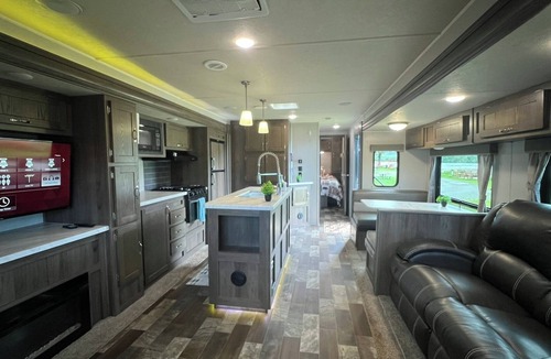 Klamath House | EastToWest Glamping camper - Site #15
