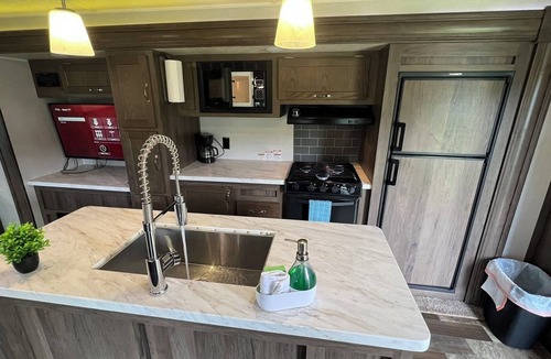 Klamath House | EastToWest Glamping camper - Site #15