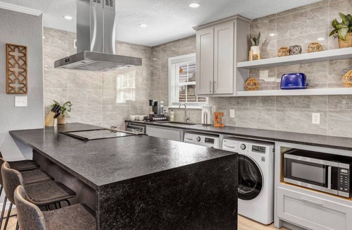 College Station Apartment | Eastwood: 2 Bdrm, 2nd flr Walk to A&M, King Beds