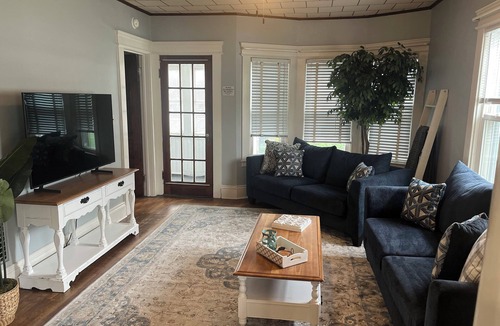 Syracuse Apartment | Eastwood Escape 2