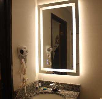 Motley Hotel | Eastwood Inn