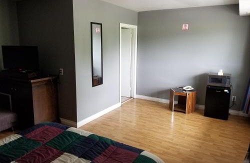 Beachville Hotel | Eastwood Motel