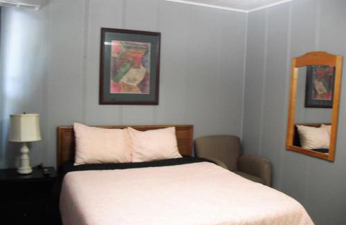 Beachville Hotel | Eastwood Motel