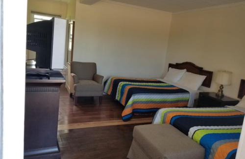 Beachville Hotel | Eastwood Motel