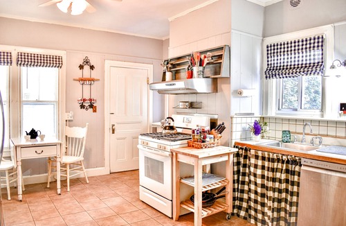 Pawtucket House | Easy access elegance, minutes from 95, colleges, Gillette and Providence.